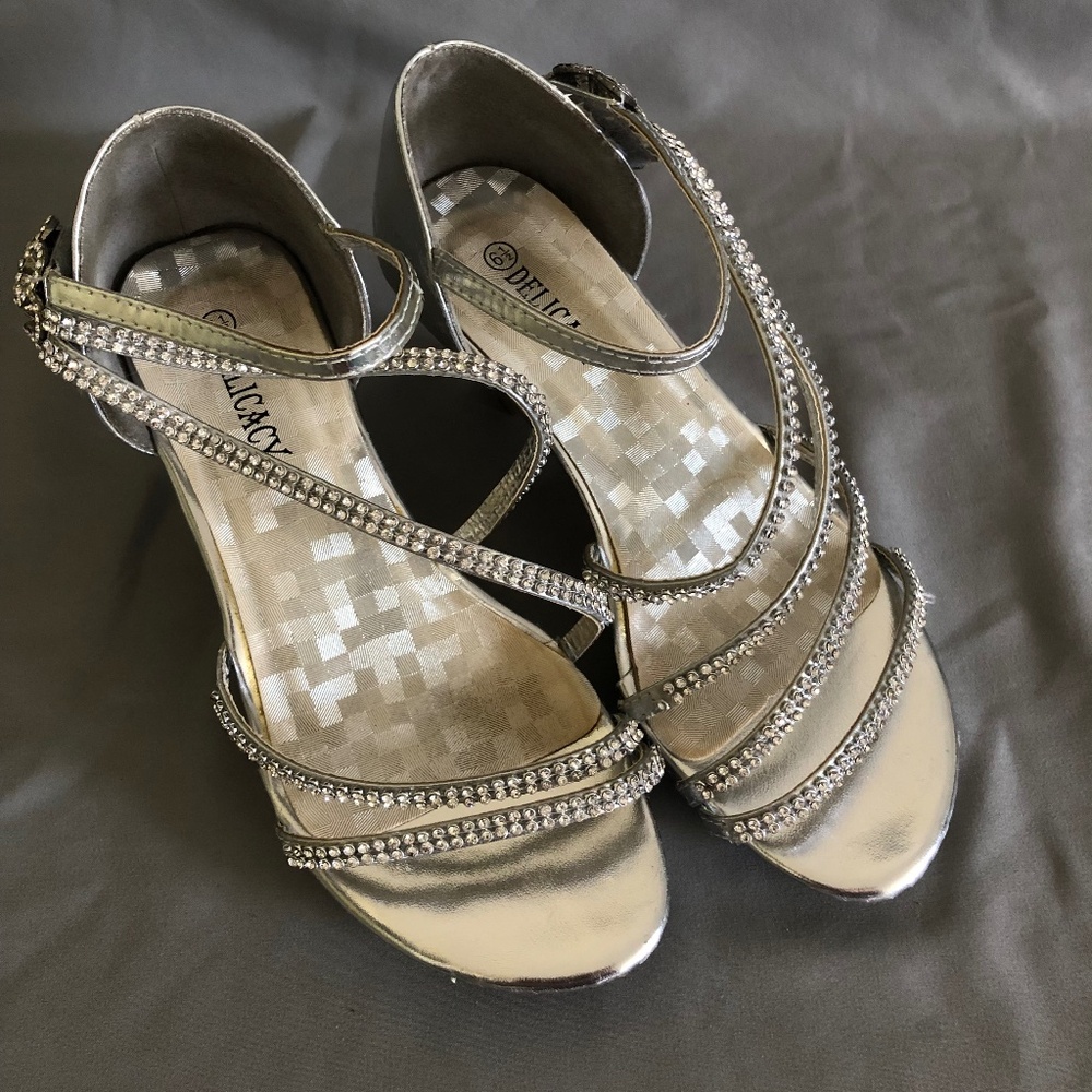 Delicacy Silver Strappy Heeled Sandals